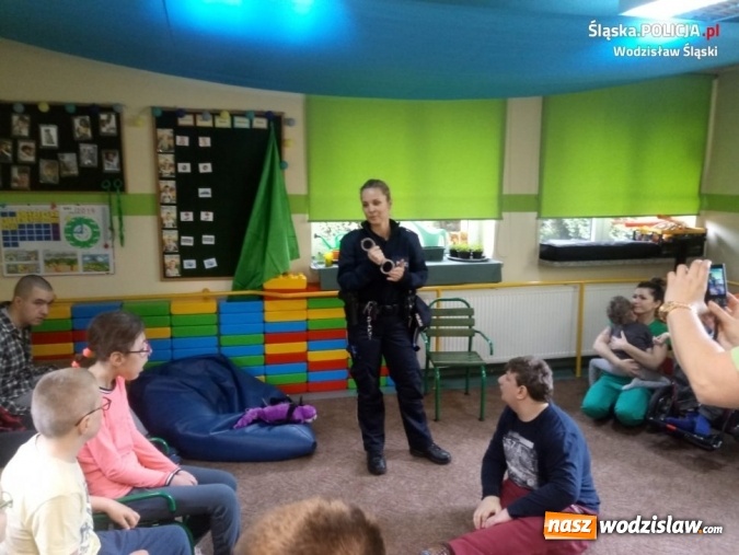 Zdjęcie w galerii na portalu naszwodzislaw.com: Dzielnicowi bliżej osób niepełnosprawnych wiadomości z regionu