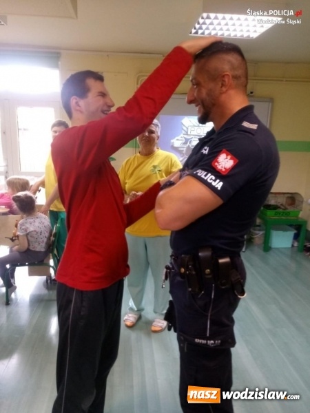 Zdjęcie w galerii na portalu naszwodzislaw.com: Dzielnicowi bliżej osób niepełnosprawnych wiadomości z regionu