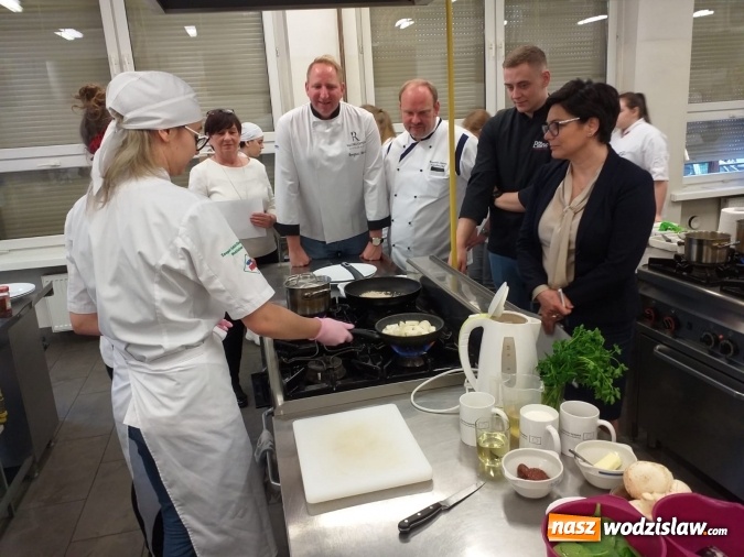 Zdjęcie w galerii na portalu naszwodzislaw.com: Kulinarny Black Box, czyli gastronomiczna niespodzianka w wodzisławskim Ekonomiku wiadomości z regionu