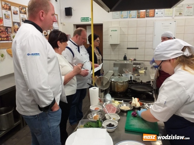 Zdjęcie w galerii na portalu naszwodzislaw.com: Kulinarny Black Box, czyli gastronomiczna niespodzianka w wodzisławskim Ekonomiku wiadomości z regionu