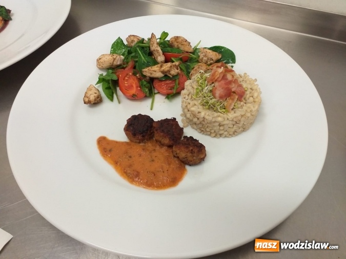 Zdjęcie w galerii na portalu naszwodzislaw.com: Kulinarny Black Box, czyli gastronomiczna niespodzianka w wodzisławskim Ekonomiku wiadomości z regionu