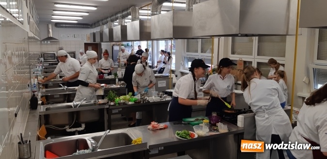 Zdjęcie w galerii na portalu naszwodzislaw.com: Kulinarny Black Box, czyli gastronomiczna niespodzianka w wodzisławskim Ekonomiku wiadomości z regionu