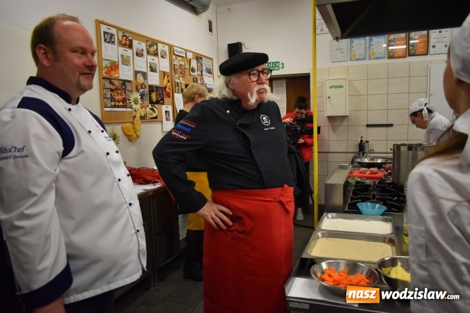 Zdjęcie w galerii na portalu naszwodzislaw.com: Wirtuoz sztuki kulinarnej Kurt Scheller uczył młodzież wodzisławskiego Ekonomika [FOTO] wiadomości z regionu