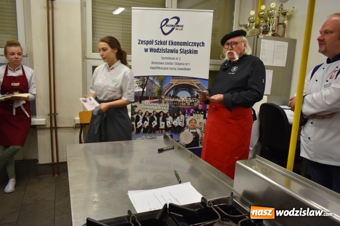 Zdjęcie w galerii na portalu naszwodzislaw.com: Wirtuoz sztuki kulinarnej Kurt Scheller uczył młodzież wodzisławskiego Ekonomika [FOTO] wiadomości z regionu
