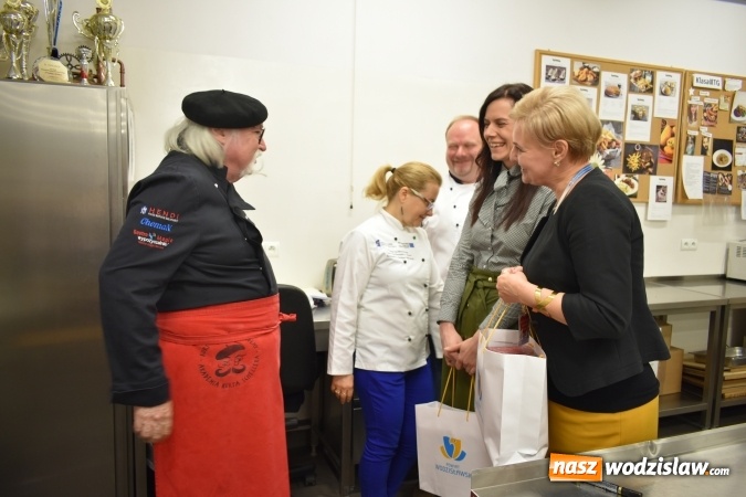 Zdjęcie w galerii na portalu naszwodzislaw.com: Wirtuoz sztuki kulinarnej Kurt Scheller uczył młodzież wodzisławskiego Ekonomika [FOTO] wiadomości z regionu