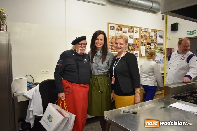 Zdjęcie w galerii na portalu naszwodzislaw.com: Wirtuoz sztuki kulinarnej Kurt Scheller uczył młodzież wodzisławskiego Ekonomika [FOTO] wiadomości z regionu