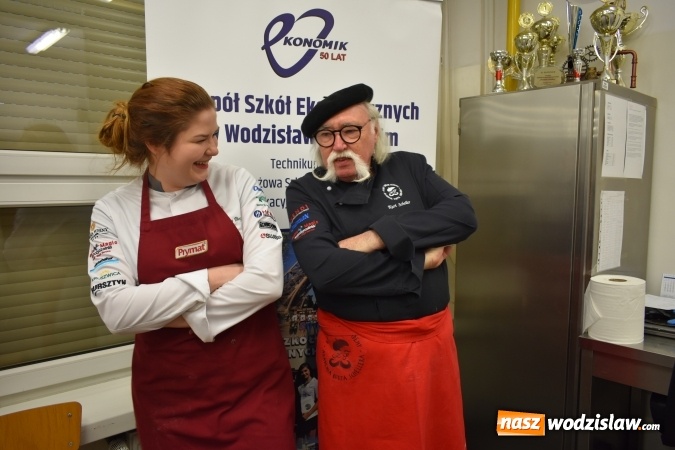 Zdjęcie w galerii na portalu naszwodzislaw.com: Wirtuoz sztuki kulinarnej Kurt Scheller uczył młodzież wodzisławskiego Ekonomika [FOTO] wiadomości z regionu