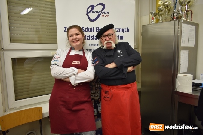 Zdjęcie w galerii na portalu naszwodzislaw.com: Wirtuoz sztuki kulinarnej Kurt Scheller uczył młodzież wodzisławskiego Ekonomika [FOTO] wiadomości z regionu