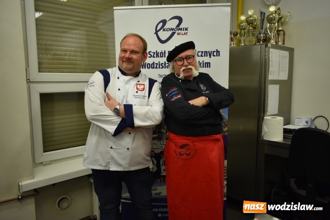 Zdjęcie w galerii na portalu naszwodzislaw.com: Wirtuoz sztuki kulinarnej Kurt Scheller uczył młodzież wodzisławskiego Ekonomika [FOTO] wiadomości z regionu