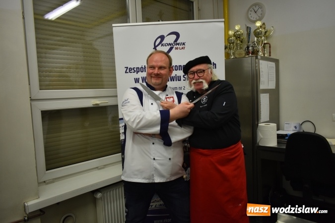 Zdjęcie w galerii na portalu naszwodzislaw.com: Wirtuoz sztuki kulinarnej Kurt Scheller uczył młodzież wodzisławskiego Ekonomika [FOTO] wiadomości z regionu