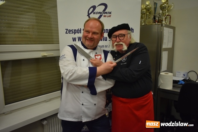 Zdjęcie w galerii na portalu naszwodzislaw.com: Wirtuoz sztuki kulinarnej Kurt Scheller uczył młodzież wodzisławskiego Ekonomika [FOTO] wiadomości z regionu
