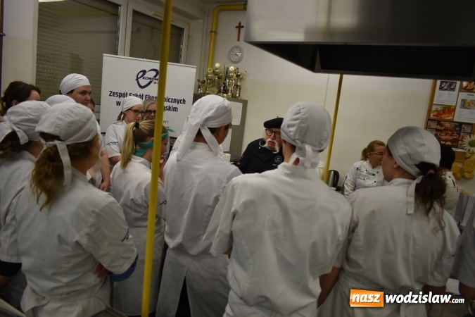 Zdjęcie w galerii na portalu naszwodzislaw.com: Wirtuoz sztuki kulinarnej Kurt Scheller uczył młodzież wodzisławskiego Ekonomika [FOTO] wiadomości z regionu
