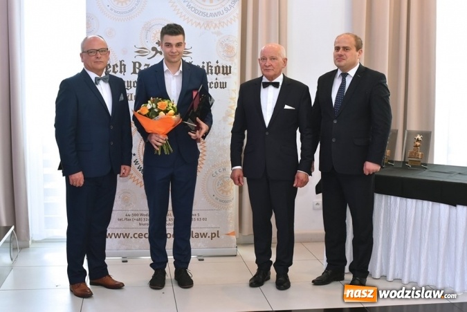 Zdjęcie w galerii na portalu naszwodzislaw.com: Statuetki Powiatowy Lider Przedsiębiorczości 2018 wręczone [FOTO] wiadomości z regionu
