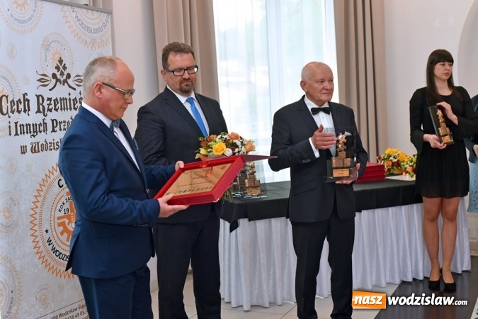 Zdjęcie w galerii na portalu naszwodzislaw.com: Statuetki Powiatowy Lider Przedsiębiorczości 2018 wręczone [FOTO] wiadomości z regionu