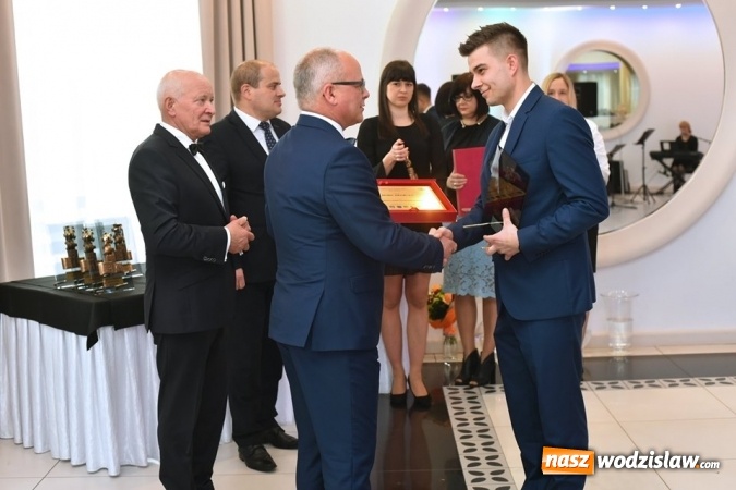 Zdjęcie w galerii na portalu naszwodzislaw.com: Statuetki Powiatowy Lider Przedsiębiorczości 2018 wręczone [FOTO] wiadomości z regionu