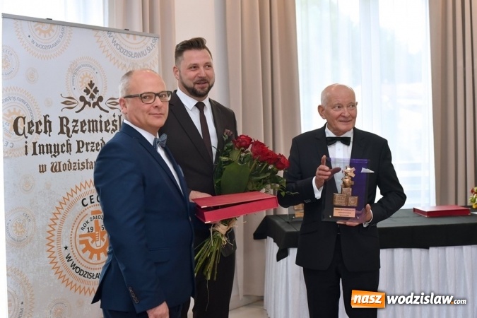 Zdjęcie w galerii na portalu naszwodzislaw.com: Statuetki Powiatowy Lider Przedsiębiorczości 2018 wręczone [FOTO] wiadomości z regionu