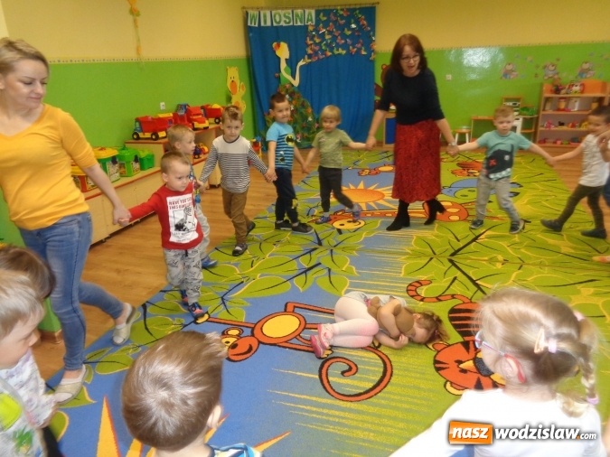 Zdjęcie w galerii na portalu naszwodzislaw.com: Teddy Eddie uczył przedszkolaków angielskiego wiadomości z regionu