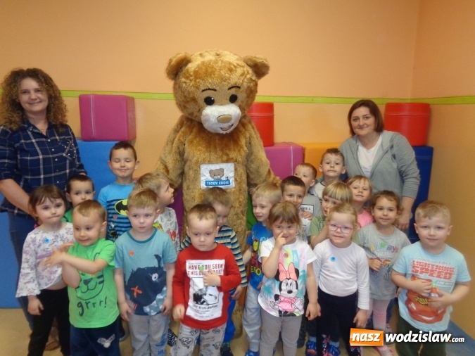 Zdjęcie w galerii na portalu naszwodzislaw.com: Teddy Eddie uczył przedszkolaków angielskiego wiadomości z regionu