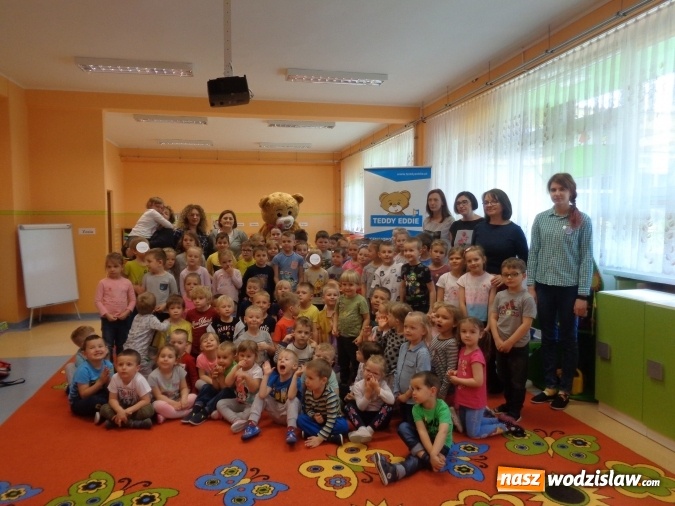 Zdjęcie w galerii na portalu naszwodzislaw.com: Teddy Eddie uczył przedszkolaków angielskiego wiadomości z regionu