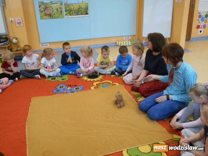 Zdjęcie w galerii na portalu naszwodzislaw.com: Teddy Eddie uczył przedszkolaków angielskiego wiadomości z regionu