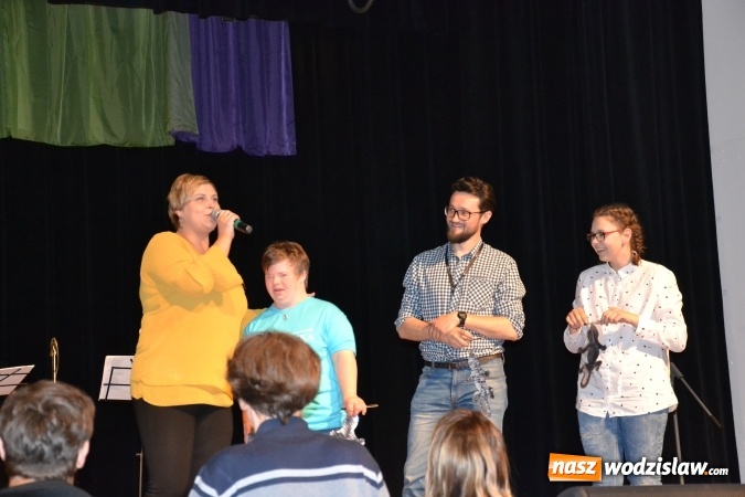 Zdjęcie w galerii na portalu naszwodzislaw.com: Muzyczny most. Kolejny koncert za nami [FOTO] wiadomości z regionu