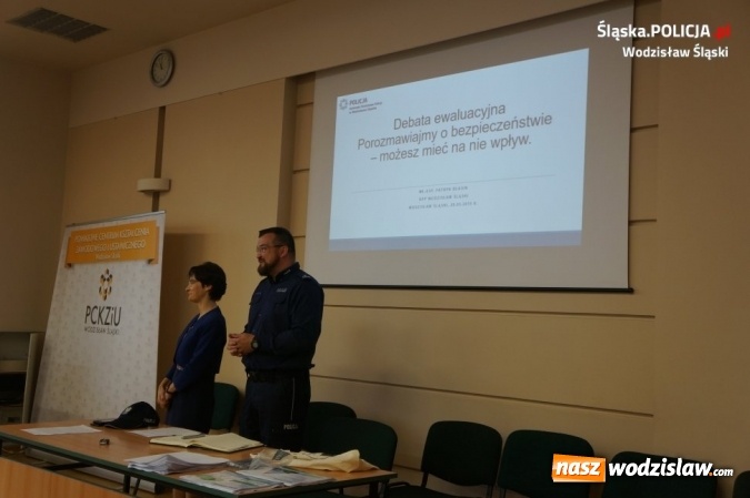 Zdjęcie w galerii na portalu naszwodzislaw.com: W PCKZiU debatowali o tym, jak walczyć z hejtem w Internecie wiadomości z regionu