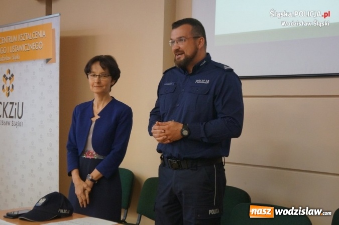 Zdjęcie w galerii na portalu naszwodzislaw.com: W PCKZiU debatowali o tym, jak walczyć z hejtem w Internecie wiadomości z regionu