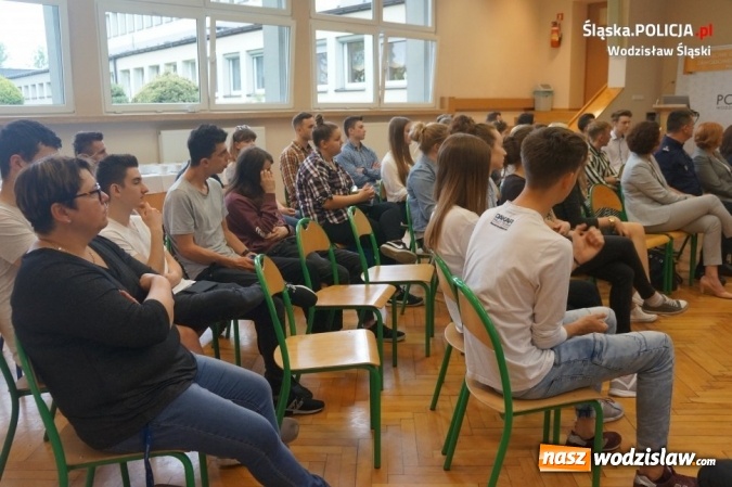 Zdjęcie w galerii na portalu naszwodzislaw.com: W PCKZiU debatowali o tym, jak walczyć z hejtem w Internecie wiadomości z regionu