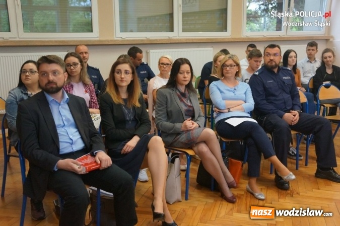 Zdjęcie w galerii na portalu naszwodzislaw.com: W PCKZiU debatowali o tym, jak walczyć z hejtem w Internecie wiadomości z regionu