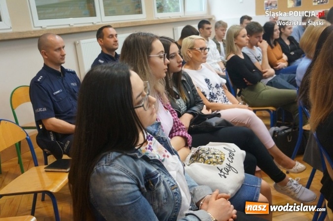 Zdjęcie w galerii na portalu naszwodzislaw.com: W PCKZiU debatowali o tym, jak walczyć z hejtem w Internecie wiadomości z regionu