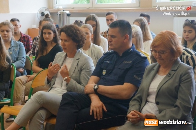 Zdjęcie w galerii na portalu naszwodzislaw.com: W PCKZiU debatowali o tym, jak walczyć z hejtem w Internecie wiadomości z regionu