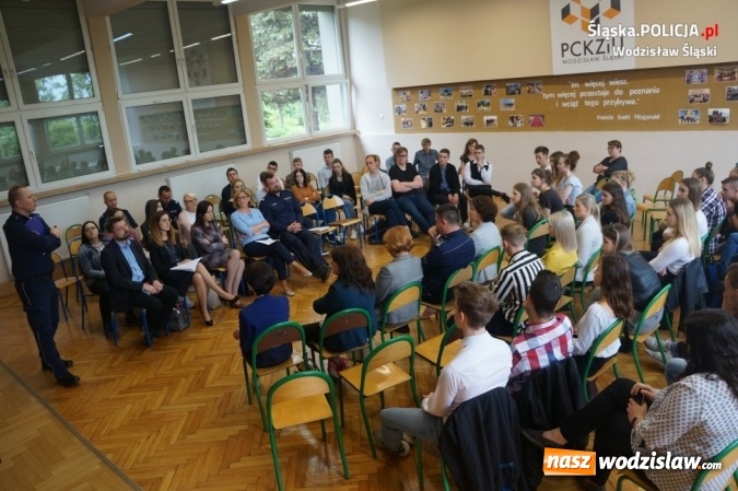 Zdjęcie w galerii na portalu naszwodzislaw.com: W PCKZiU debatowali o tym, jak walczyć z hejtem w Internecie wiadomości z regionu