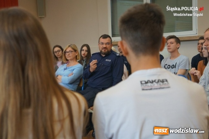 Zdjęcie w galerii na portalu naszwodzislaw.com: W PCKZiU debatowali o tym, jak walczyć z hejtem w Internecie wiadomości z regionu