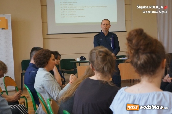Zdjęcie w galerii na portalu naszwodzislaw.com: W PCKZiU debatowali o tym, jak walczyć z hejtem w Internecie wiadomości z regionu