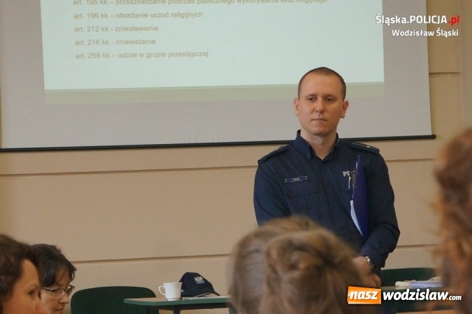 Zdjęcie w galerii na portalu naszwodzislaw.com: W PCKZiU debatowali o tym, jak walczyć z hejtem w Internecie wiadomości z regionu