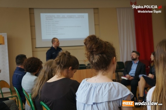 Zdjęcie w galerii na portalu naszwodzislaw.com: W PCKZiU debatowali o tym, jak walczyć z hejtem w Internecie wiadomości z regionu
