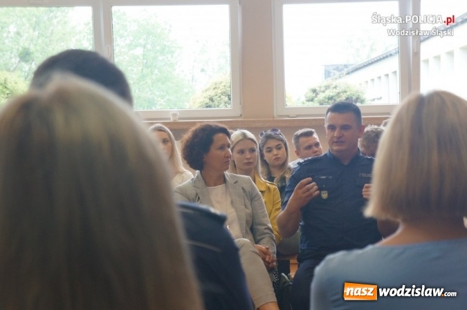 Zdjęcie w galerii na portalu naszwodzislaw.com: W PCKZiU debatowali o tym, jak walczyć z hejtem w Internecie wiadomości z regionu