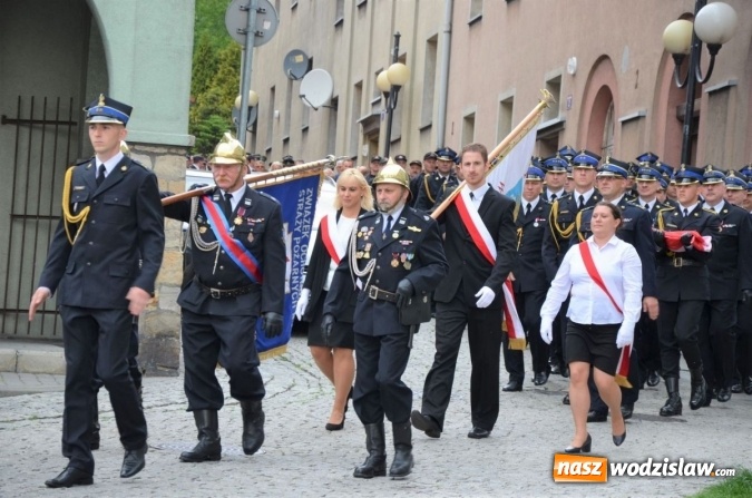 Zdjęcie w galerii na portalu naszwodzislaw.com: Awanse, odznaczenia i podsumowanie roku, czyli strażackie święto na wodzisławskim Rynku wiadomości z regionu