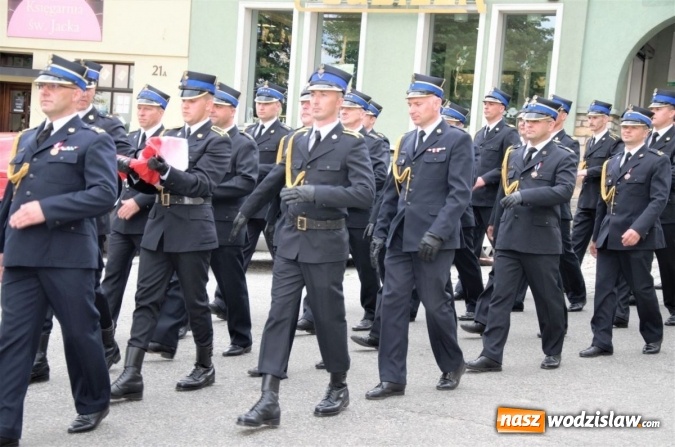 Zdjęcie w galerii na portalu naszwodzislaw.com: Awanse, odznaczenia i podsumowanie roku, czyli strażackie święto na wodzisławskim Rynku wiadomości z regionu