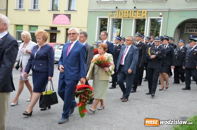 Zdjęcie w galerii na portalu naszwodzislaw.com: Awanse, odznaczenia i podsumowanie roku, czyli strażackie święto na wodzisławskim Rynku wiadomości z regionu