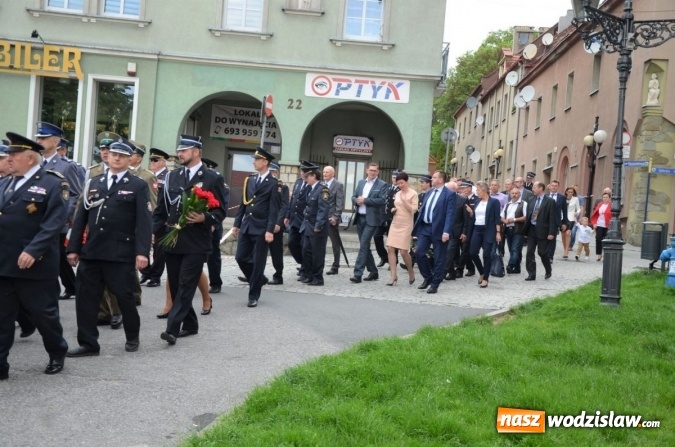Zdjęcie w galerii na portalu naszwodzislaw.com: Awanse, odznaczenia i podsumowanie roku, czyli strażackie święto na wodzisławskim Rynku wiadomości z regionu