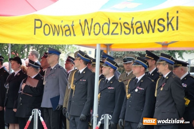 Zdjęcie w galerii na portalu naszwodzislaw.com: Awanse, odznaczenia i podsumowanie roku, czyli strażackie święto na wodzisławskim Rynku wiadomości z regionu