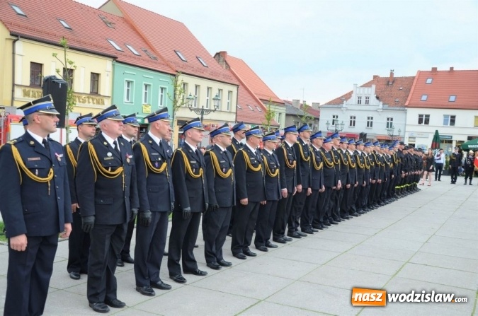 Zdjęcie w galerii na portalu naszwodzislaw.com: Awanse, odznaczenia i podsumowanie roku, czyli strażackie święto na wodzisławskim Rynku wiadomości z regionu