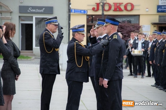 Zdjęcie w galerii na portalu naszwodzislaw.com: Awanse, odznaczenia i podsumowanie roku, czyli strażackie święto na wodzisławskim Rynku wiadomości z regionu