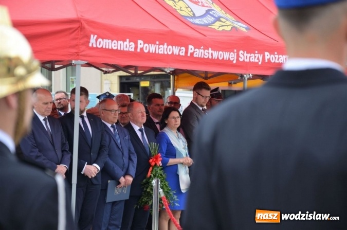 Zdjęcie w galerii na portalu naszwodzislaw.com: Awanse, odznaczenia i podsumowanie roku, czyli strażackie święto na wodzisławskim Rynku wiadomości z regionu