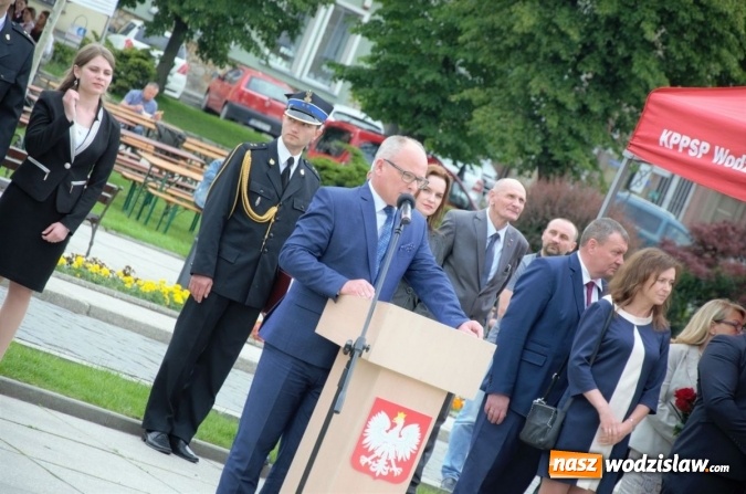 Zdjęcie w galerii na portalu naszwodzislaw.com: Awanse, odznaczenia i podsumowanie roku, czyli strażackie święto na wodzisławskim Rynku wiadomości z regionu