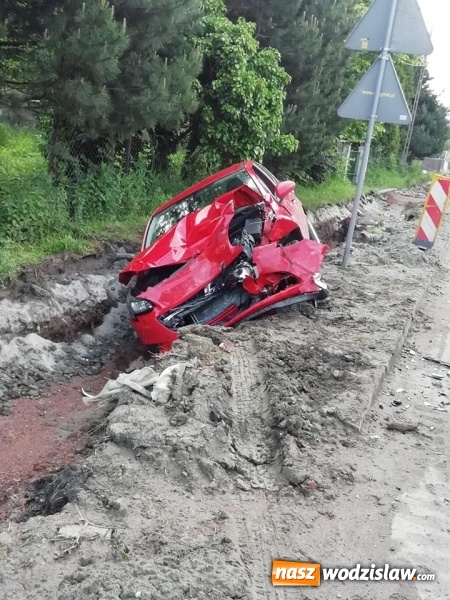 Zdjęcie w galerii na portalu naszwodzislaw.com: Wypadek w Gorzycach. Jeden z kierowców zasnął za kierownicą wiadomości z regionu