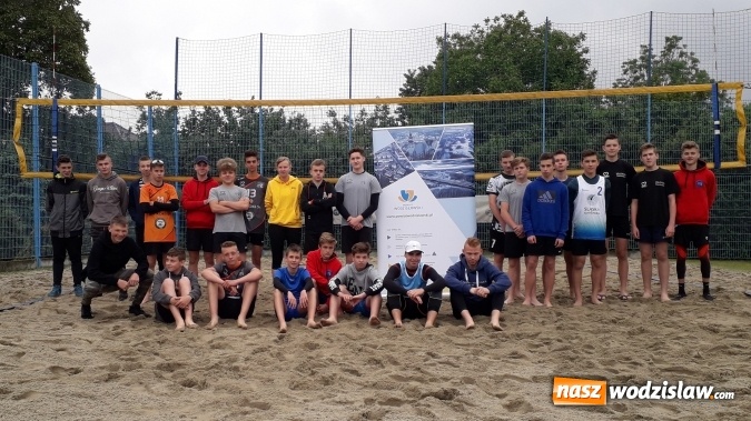 Zdjęcie w galerii na portalu naszwodzislaw.com: Młodzieżowy turniej siatkówki w ramach VII Grand Prix Starosty Wodzisławskiego wiadomości z regionu