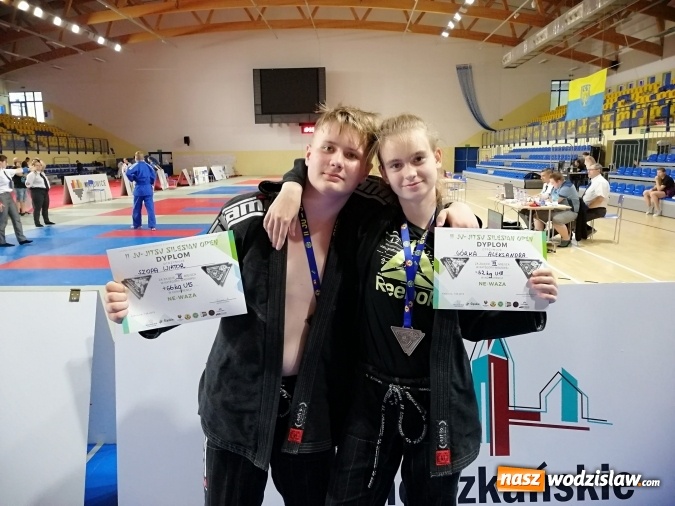 Zdjęcie w galerii na portalu naszwodzislaw.com: Zawodnicy Octagon Team Junior z medalami podczas zawodów Silesian Open wiadomości z regionu