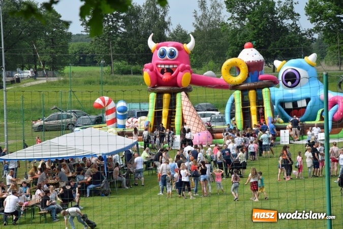 Zdjęcie w galerii na portalu naszwodzislaw.com: Udany Dzień Dziecka z GOKiR Mszana i mega dmuchańcami [FOTO] wiadomości z regionu